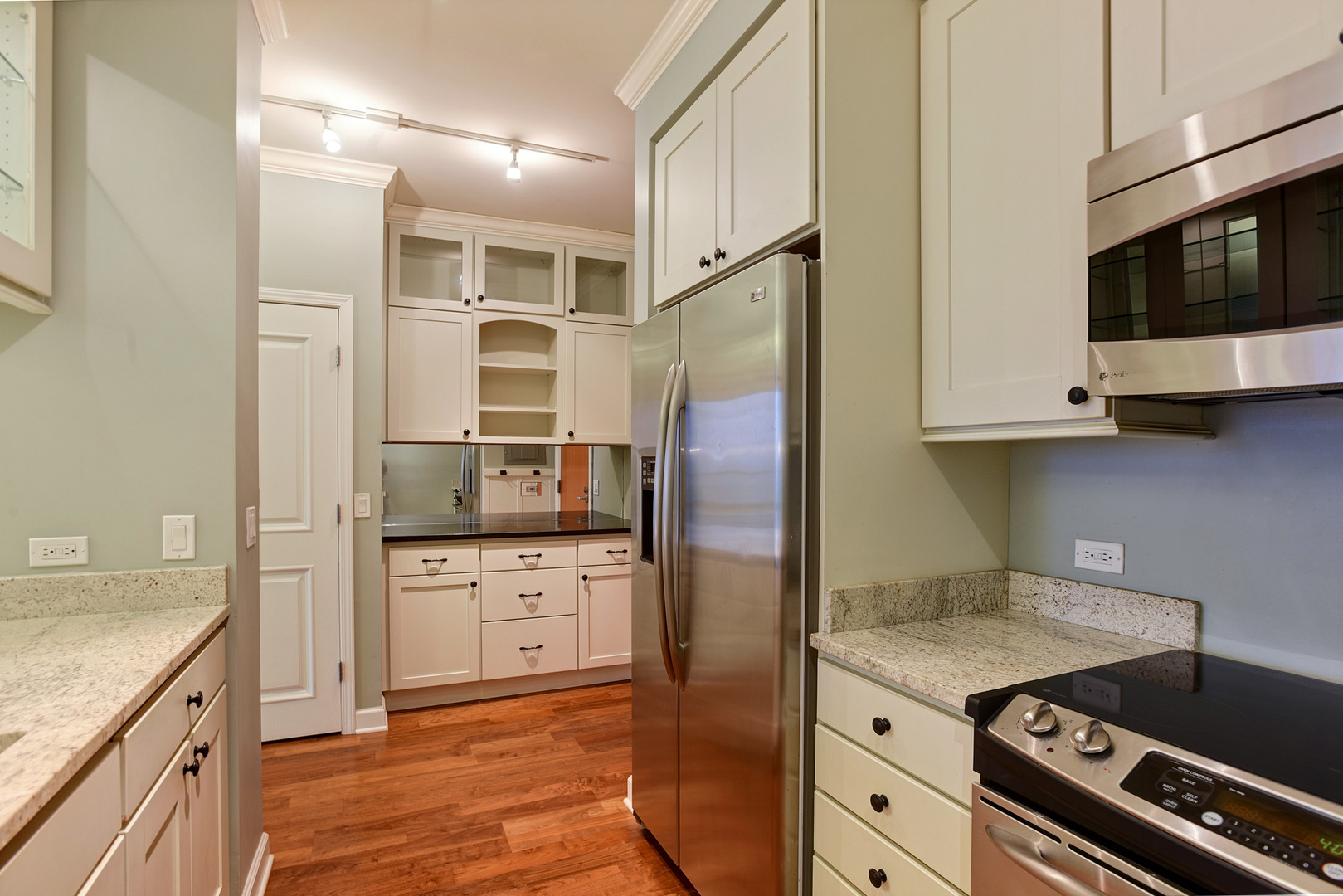 100 East 14th Street, Unit 1008 Chicago, IL 60605 - Photo 16 of 18