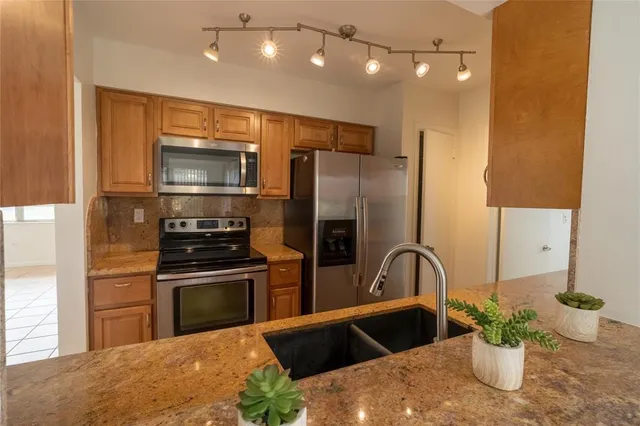 $525,000 | 6771 Southwest 10th Court, Pembroke Pines, FL 33023