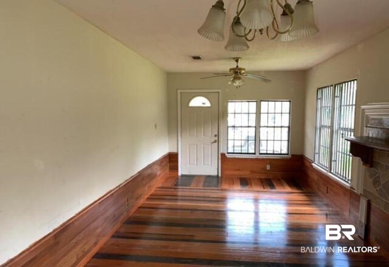 721 South Joseph Avenue Mobile, AL 36610 - Photo 7 of 16 Dining Room/Living Room