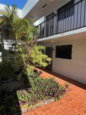 a view of entryway with flower pots