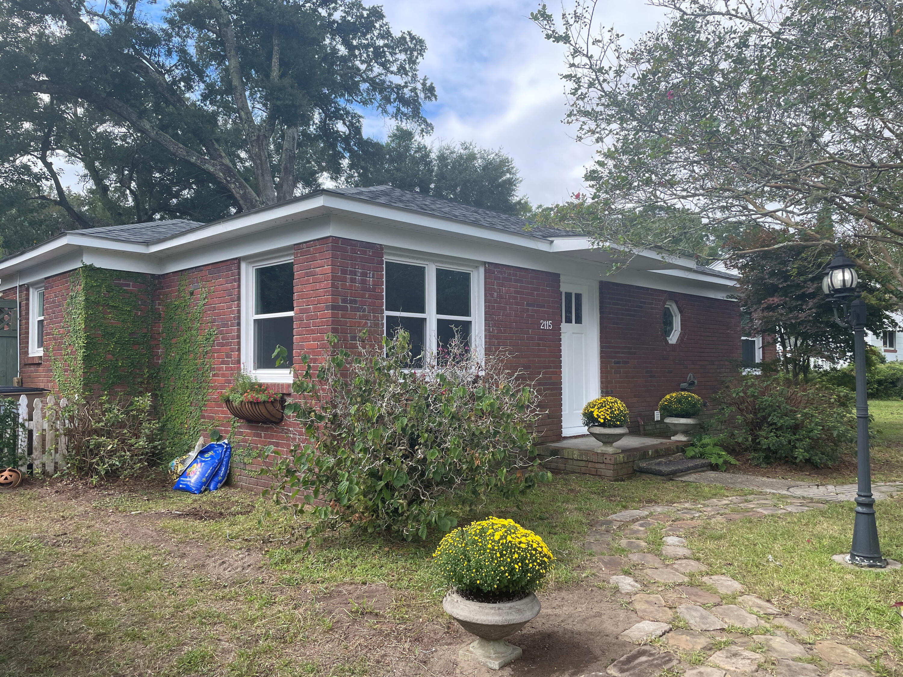 2115 Westrivers Road Charleston, SC 29412 - Photo 1 of 14 2115 Westrivers Road