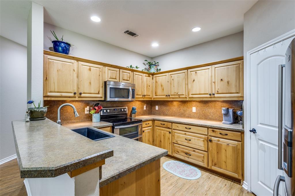 402 North Main Street Tioga, TX 76271 - Photo 11 of 24