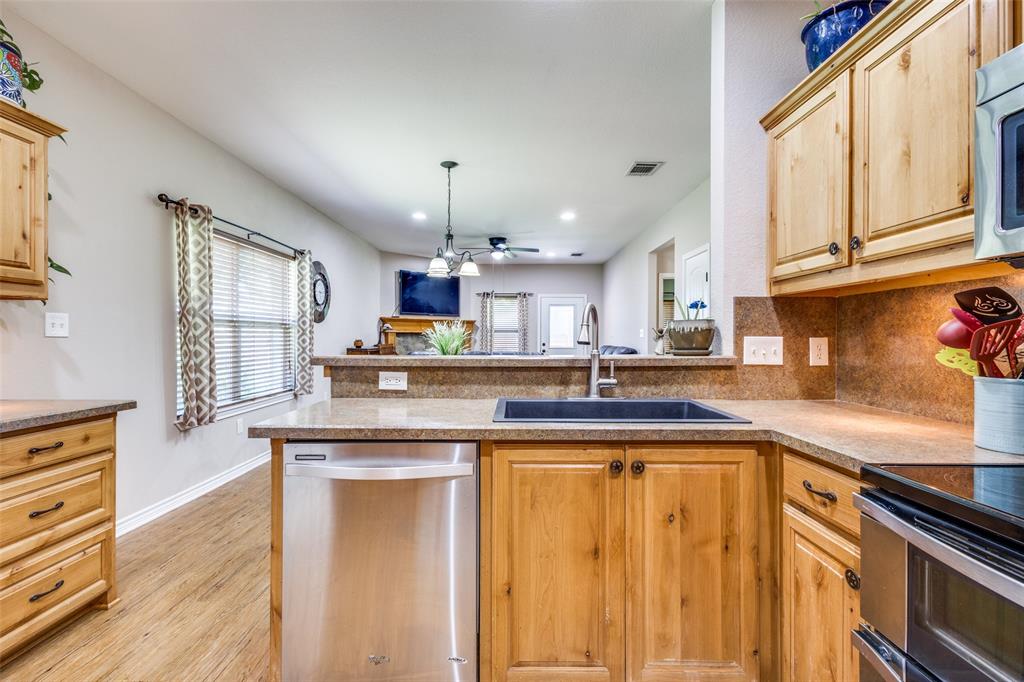 402 North Main Street Tioga, TX 76271 - Photo 12 of 24