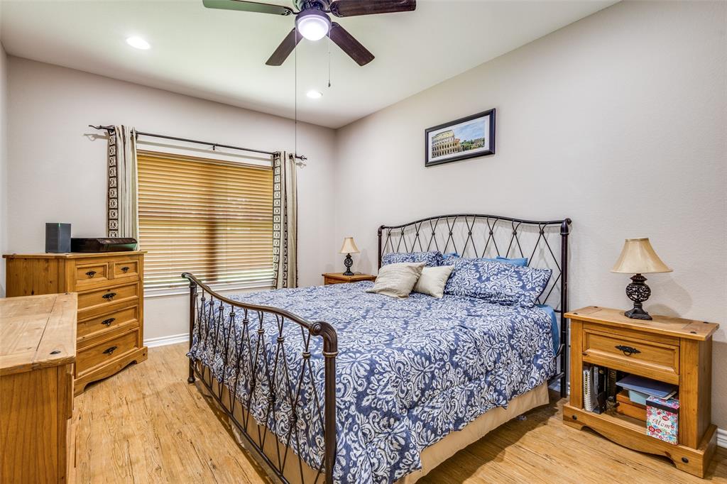 402 North Main Street Tioga, TX 76271 - Photo 15 of 24