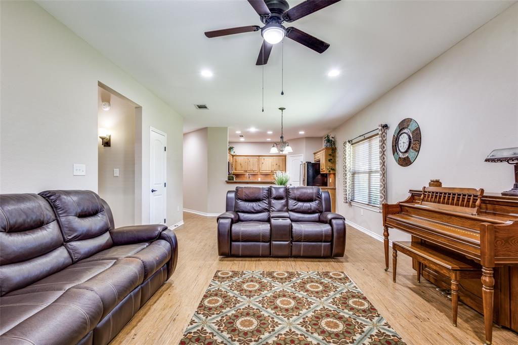 402 North Main Street Tioga, TX 76271 - Photo 10 of 24