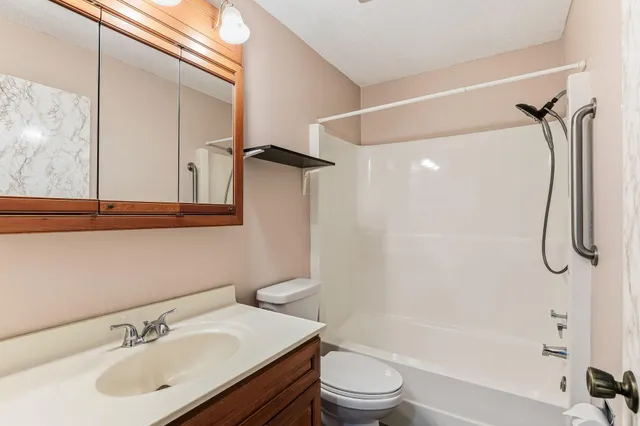 $99,900 | 4101 Parklawn Avenue, Unit 104, Edina, MN 55435