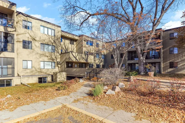 $99,900 | 4101 Parklawn Avenue, Unit 104, Edina, MN 55435