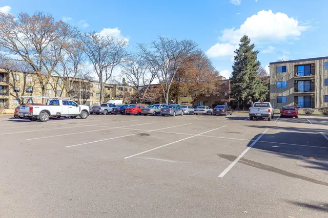 $99,900 | 4101 Parklawn Avenue, Unit 104, Edina, MN 55435