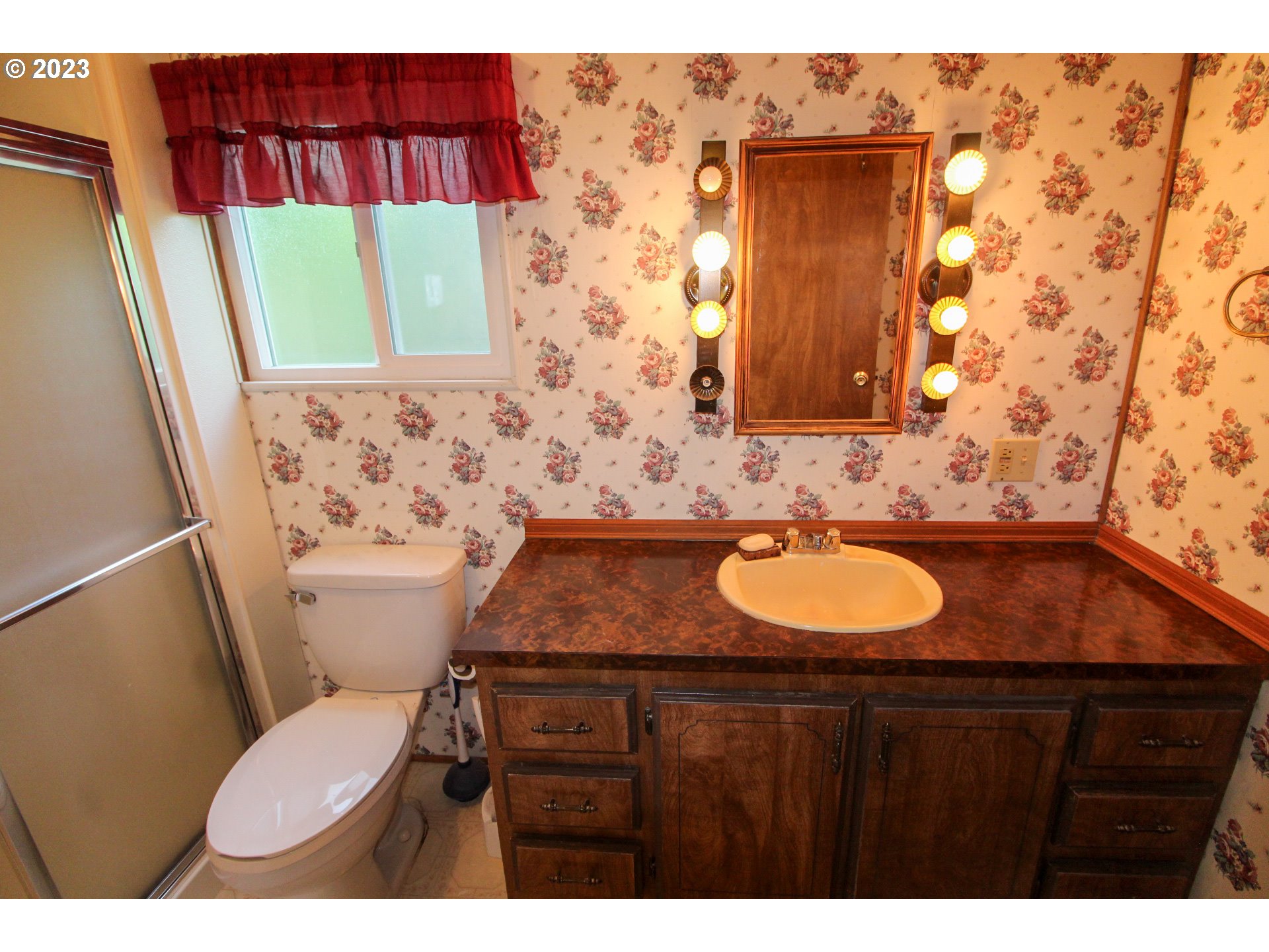 1400 Candlelight Drive, Unit 160 Eugene, OR 97402 - Photo 13 of 31 a bathroom with a sink and a mirror