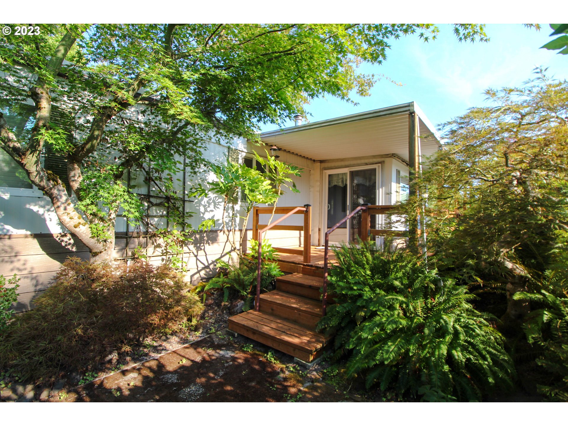 1400 Candlelight Drive, Unit 160 Eugene, OR 97402 - Photo 20 of 31 a front view of a house with garden