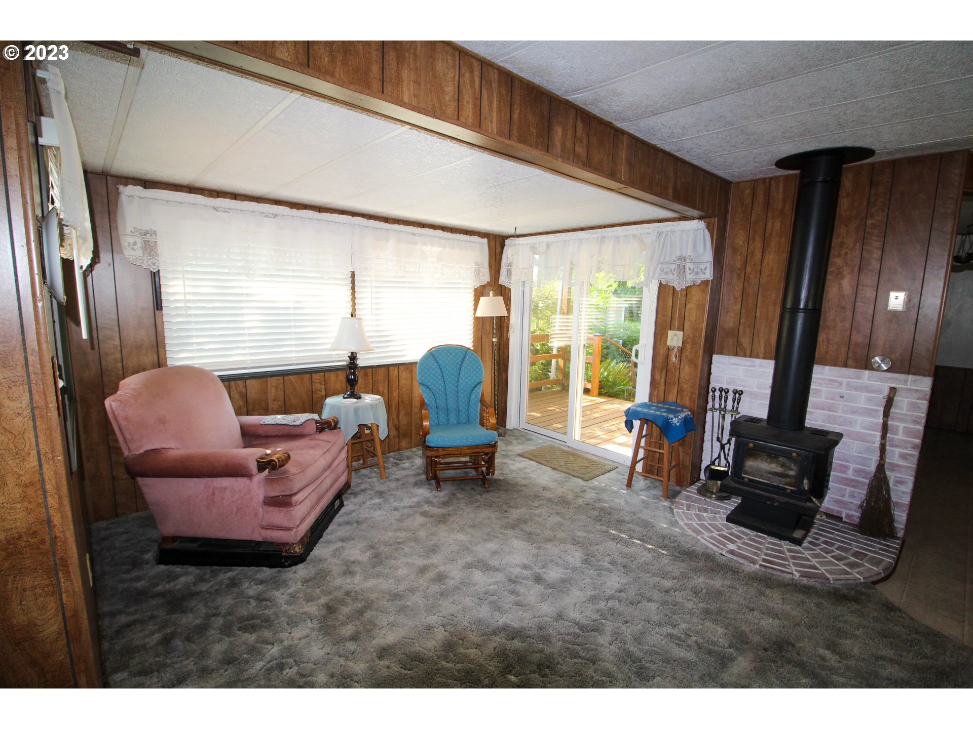1400 Candlelight Drive, Unit 160 Eugene, OR 97402 - Photo 7 of 31 a living room with furniture and a large window