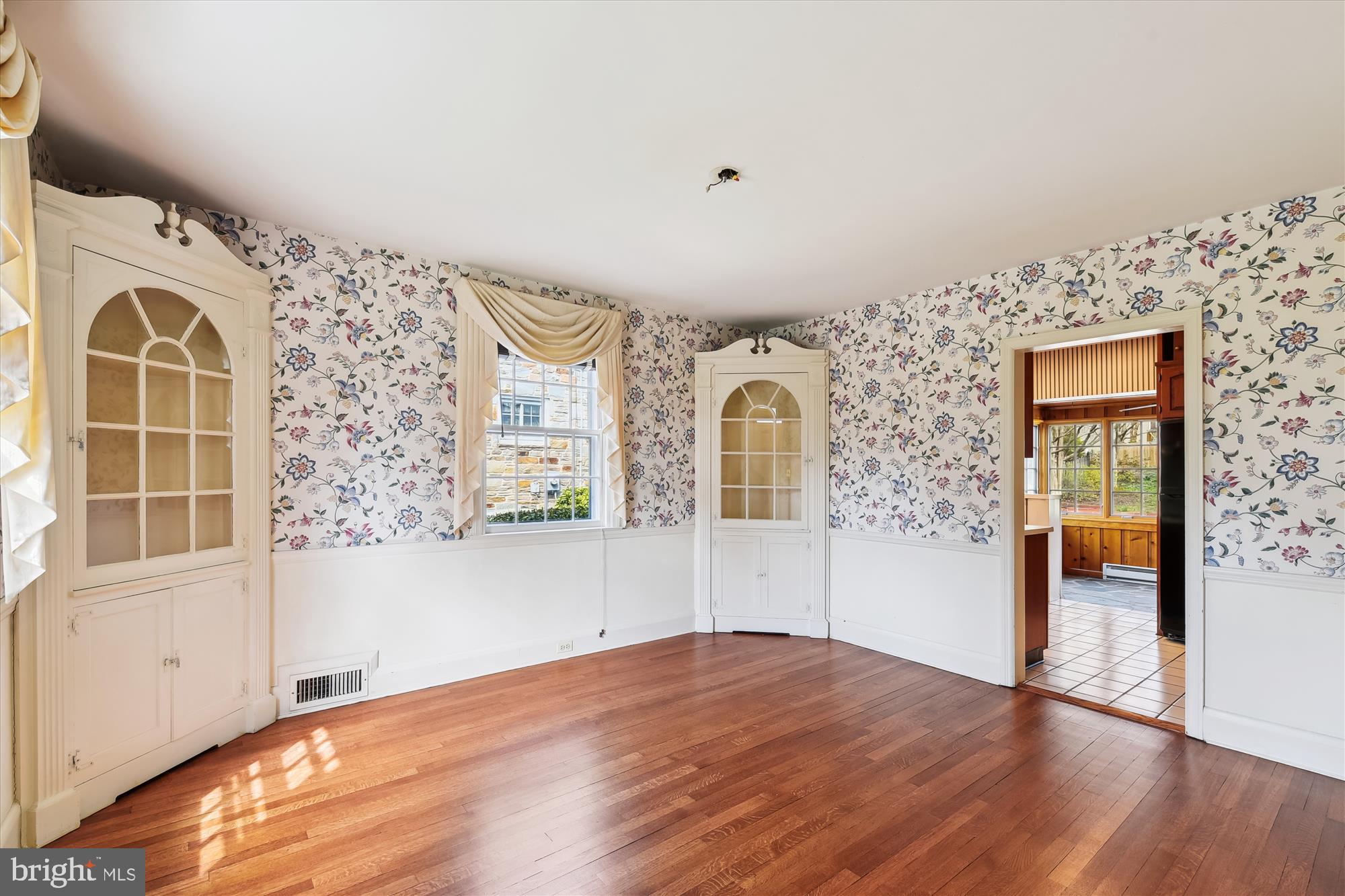 5433 Springlake Way Baltimore, MD 21212 - Photo 10 of 58 Dining room