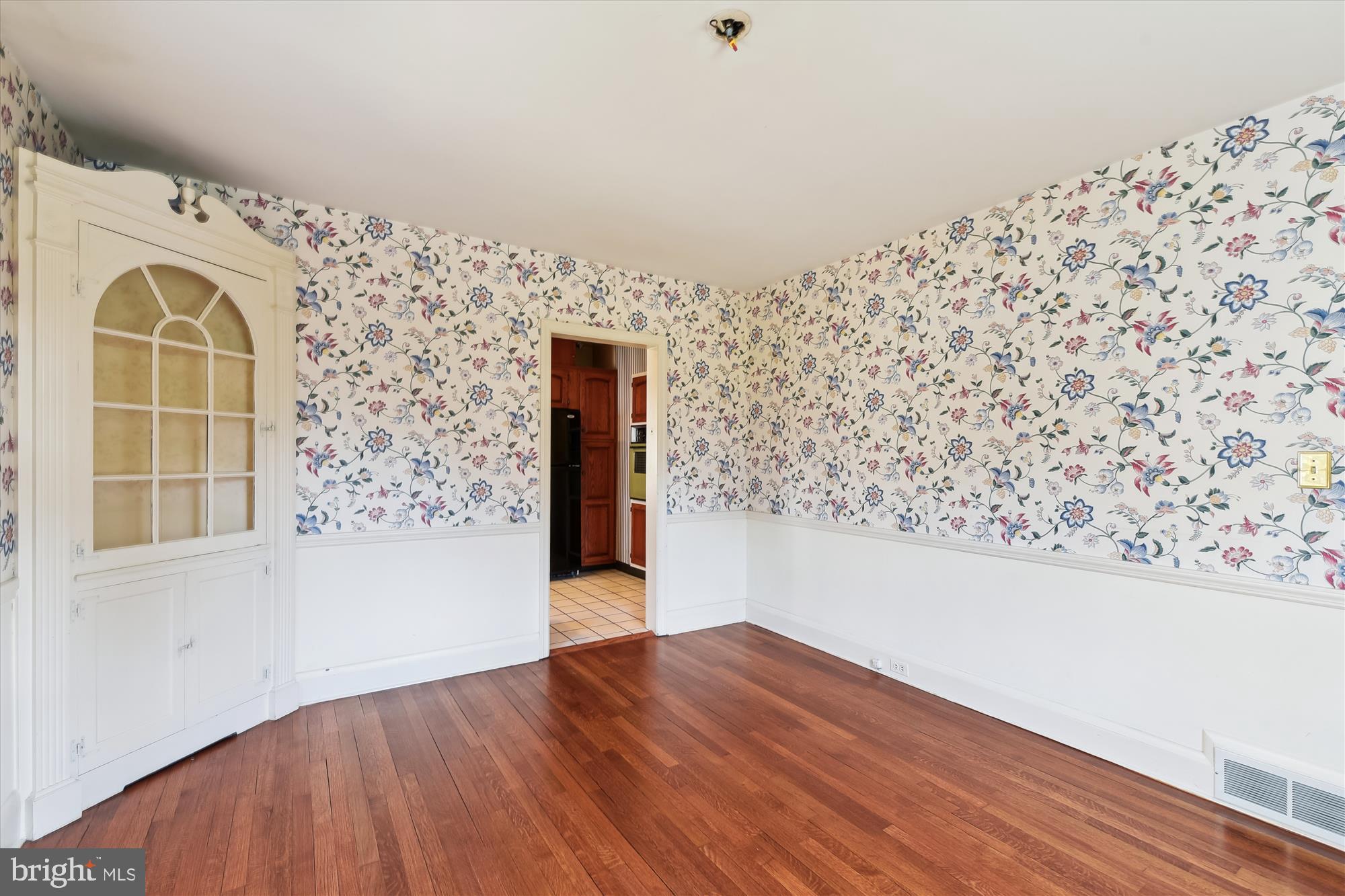 5433 Springlake Way Baltimore, MD 21212 - Photo 11 of 58 a view of a livingroom with wooden floor and a window