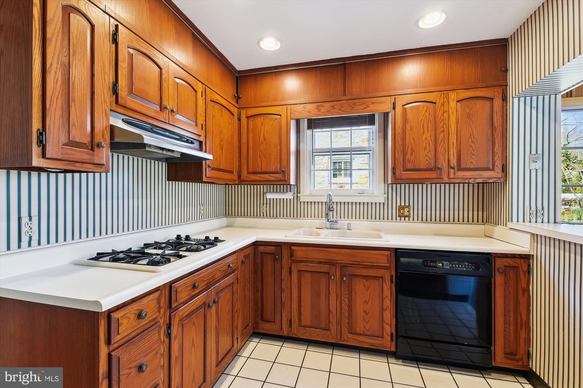 5433 Springlake Way Baltimore, MD 21212 - Photo 13 of 58 a kitchen that has a sink and a stove