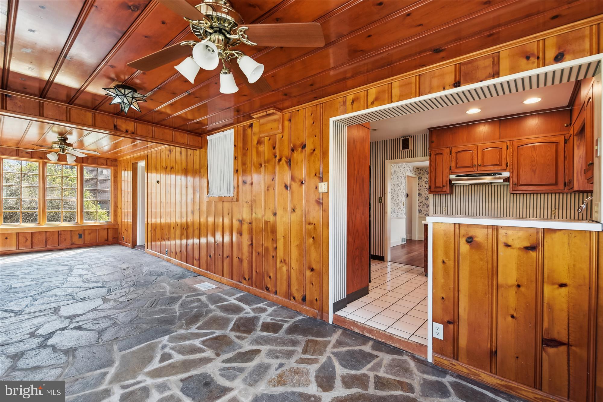 5433 Springlake Way Baltimore, MD 21212 - Photo 18 of 58 Sunroom