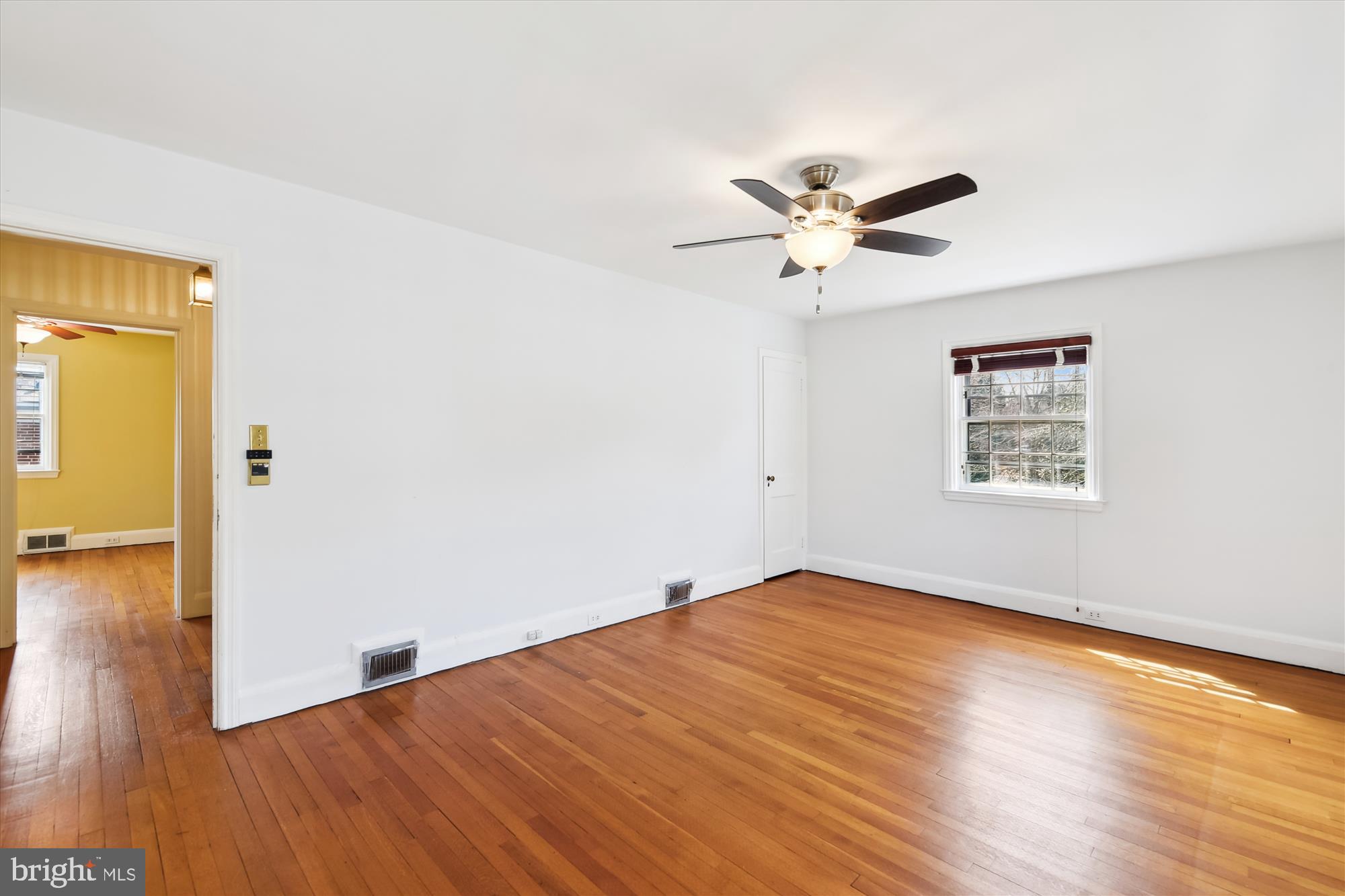 5433 Springlake Way Baltimore, MD 21212 - Photo 25 of 58 a view of a big room with wooden floor and a chandelier fan