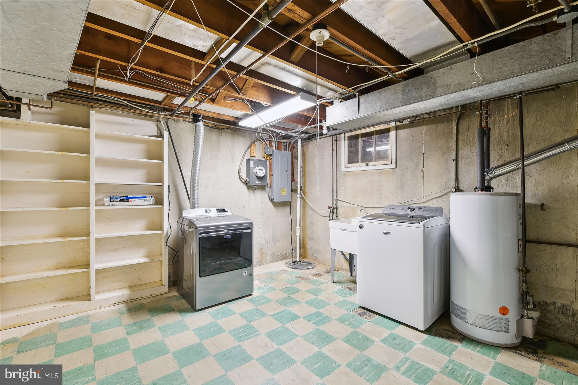 5433 Springlake Way Baltimore, MD 21212 - Photo 41 of 58 a utility room with dryer and washer