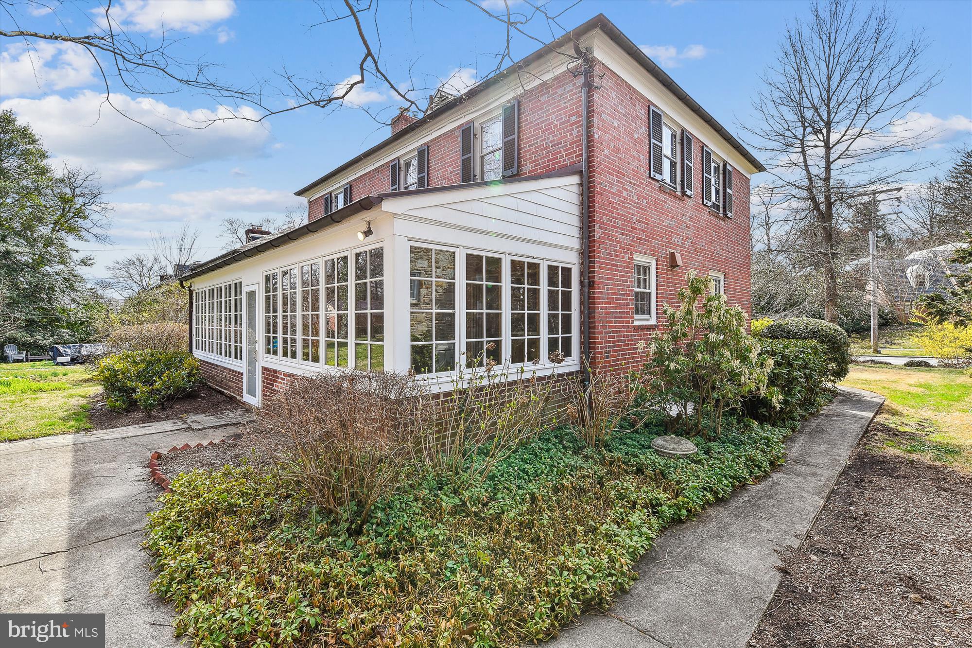 5433 Springlake Way Baltimore, MD 21212 - Photo 49 of 58 a house view with a garden space