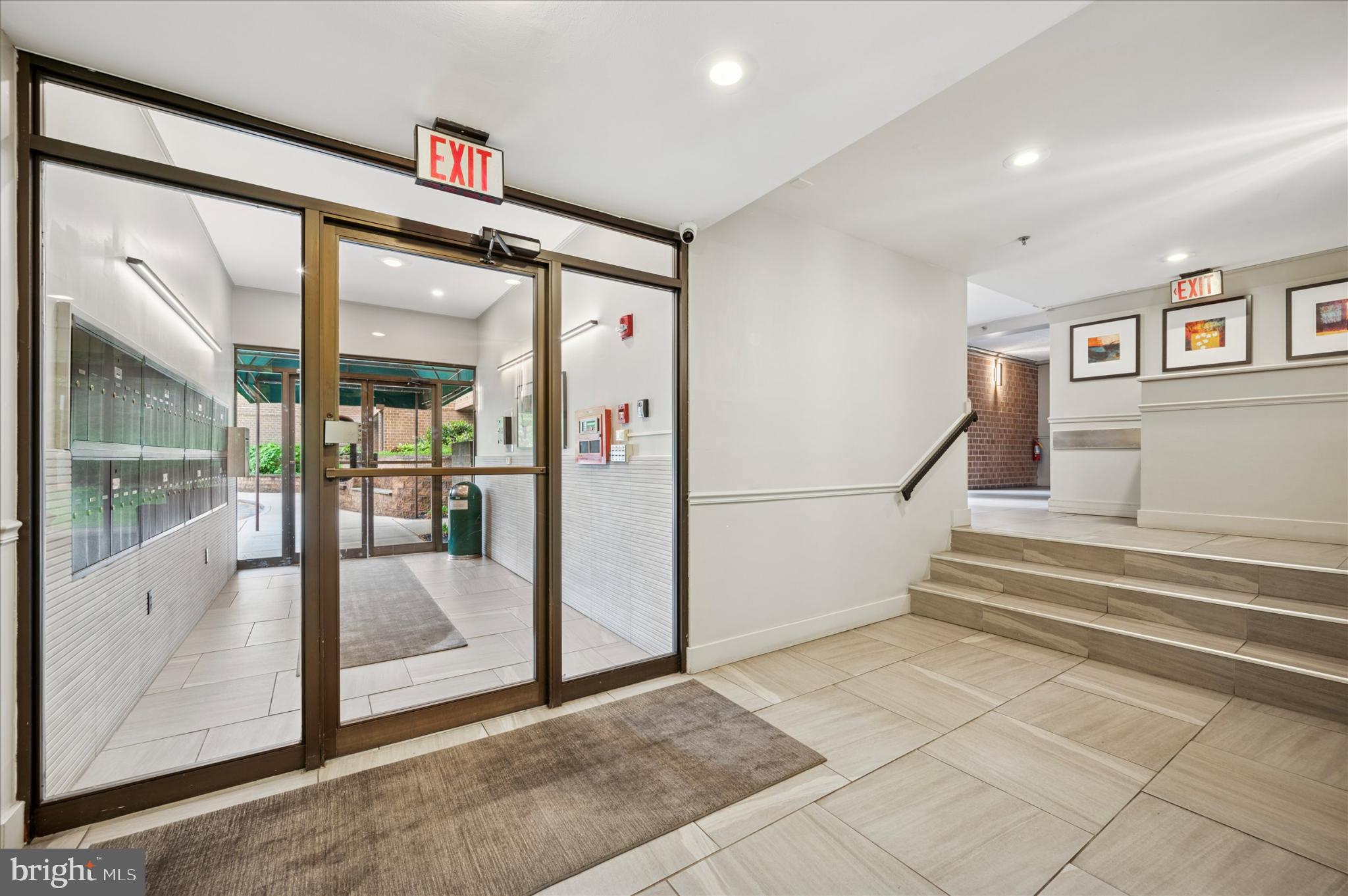 19 Rock Hill Road, Unit 7D Bala Cynwyd, PA 19004 - Photo 3 of 37 a view of entryway