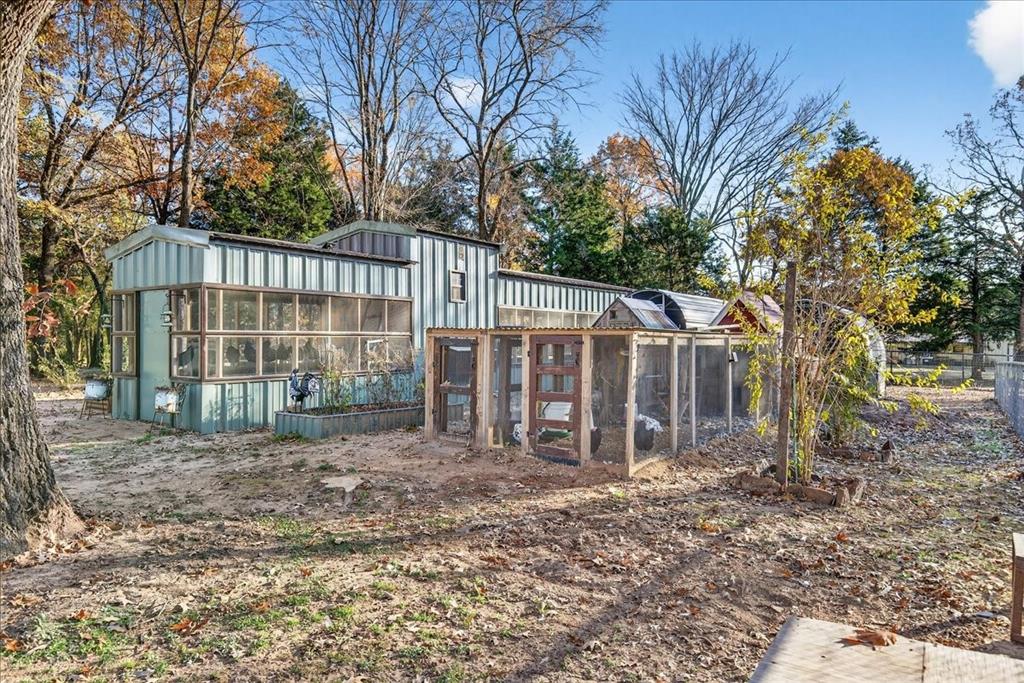 323 County Road 2103 Canton, TX 75103 - Photo 32 of 33 Chicken coop