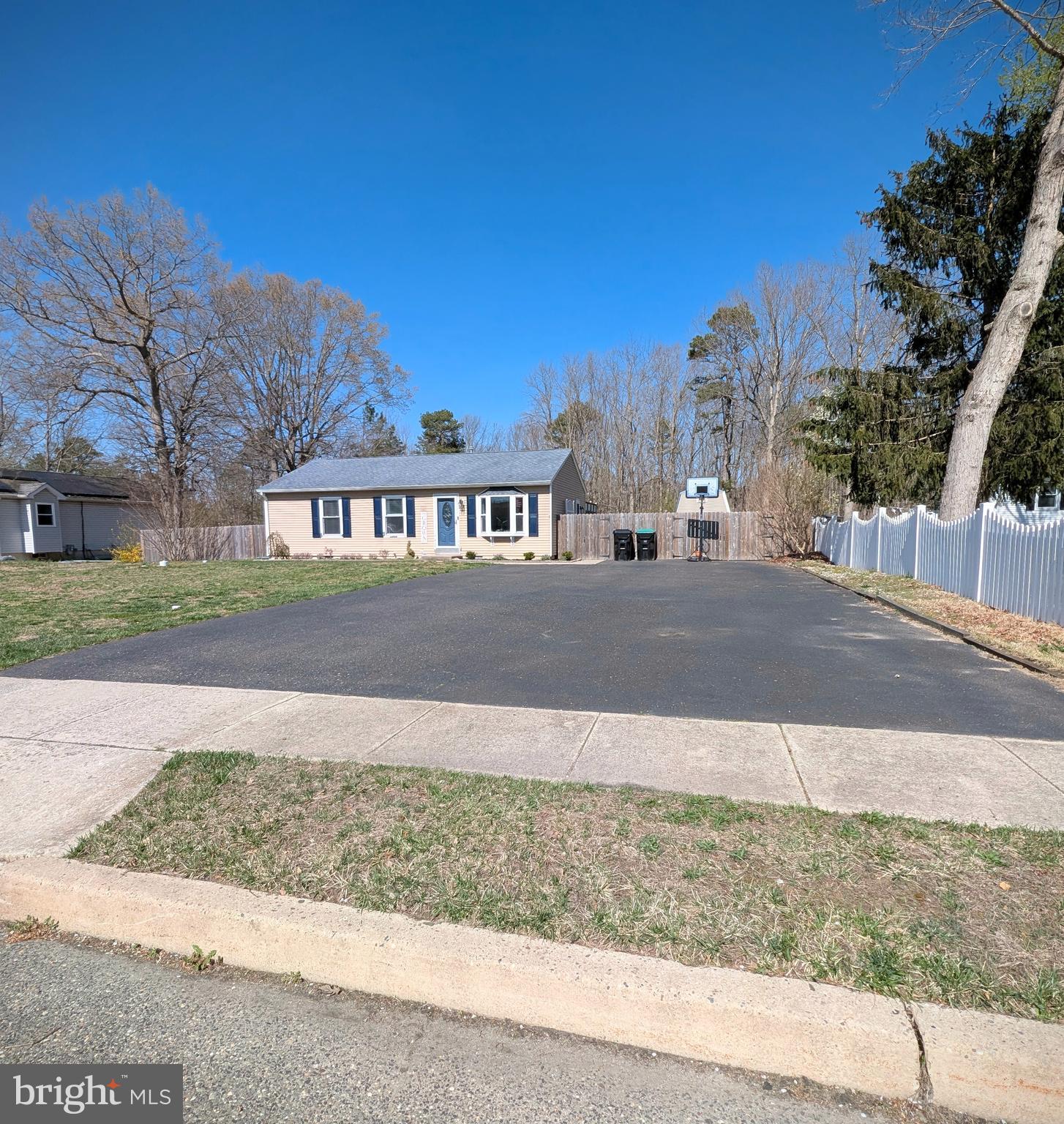 13 Pin Oak Drive Atco, NJ 08004 - Photo 2 of 13 Large yard and driveway, plenty of parking.
