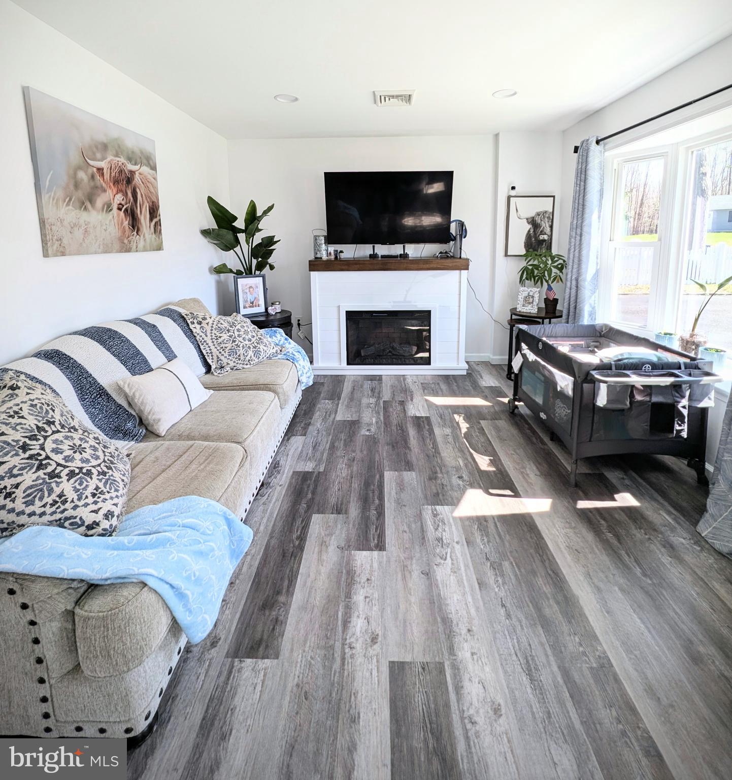 13 Pin Oak Drive Atco, NJ 08004 - Photo 4 of 13 Large bay window.