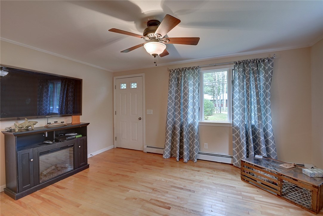 420 Gardiner Road Richmond, RI 02892 - Photo 4 of 33 Living Room with Hardwood Floors