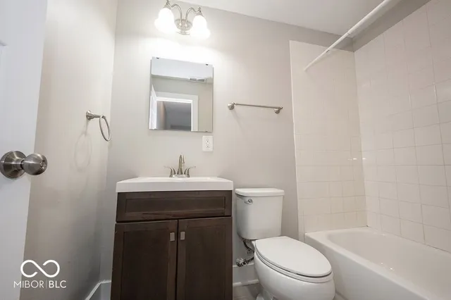 $949 | 2029 North College Avenue, Unit G, Indianapolis, IN 46202