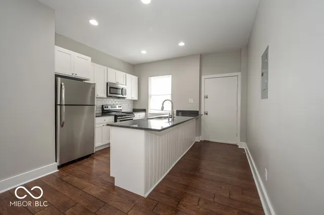 $949 | 2029 North College Avenue, Unit G, Indianapolis, IN 46202