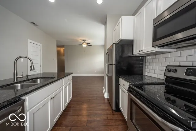 $949 | 2029 North College Avenue, Unit G, Indianapolis, IN 46202