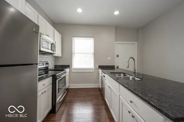 $949 | 2029 North College Avenue, Unit G, Indianapolis, IN 46202