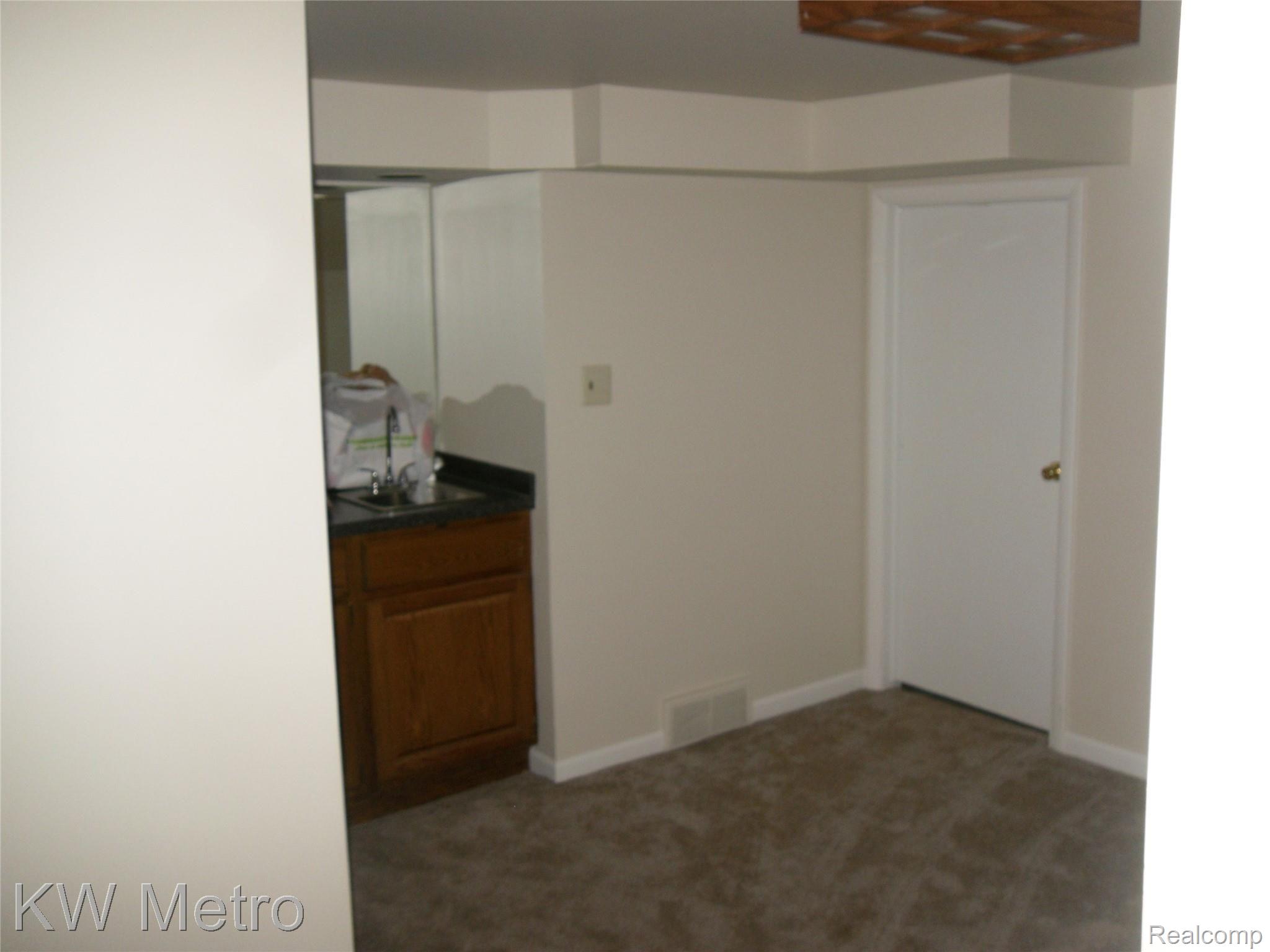 2014 Oak Leaf Court North Rochester, MI 48309 - Photo 23 of 33 SDC14013.JPG