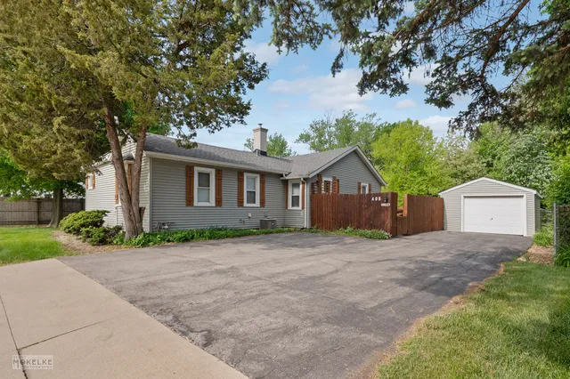 $2,000 | 405 North Bridge Street, Yorkville, IL 60560