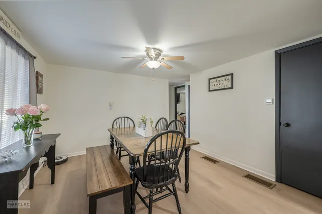 $2,000 | 405 North Bridge Street, Yorkville, IL 60560