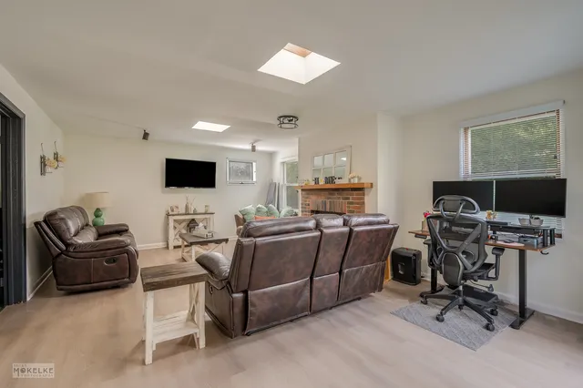 $2,000 | 405 North Bridge Street, Yorkville, IL 60560