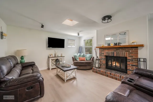 $2,000 | 405 North Bridge Street, Yorkville, IL 60560