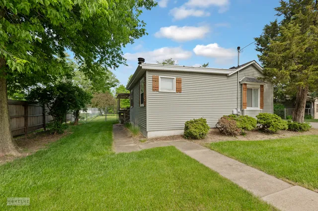 $2,000 | 405 North Bridge Street, Yorkville, IL 60560