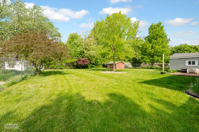 $2,000 | 405 North Bridge Street, Yorkville, IL 60560