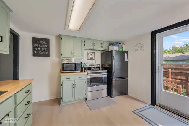 $2,000 | 405 North Bridge Street, Yorkville, IL 60560