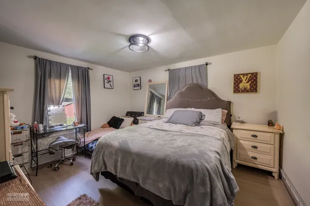 $2,000 | 405 North Bridge Street, Yorkville, IL 60560