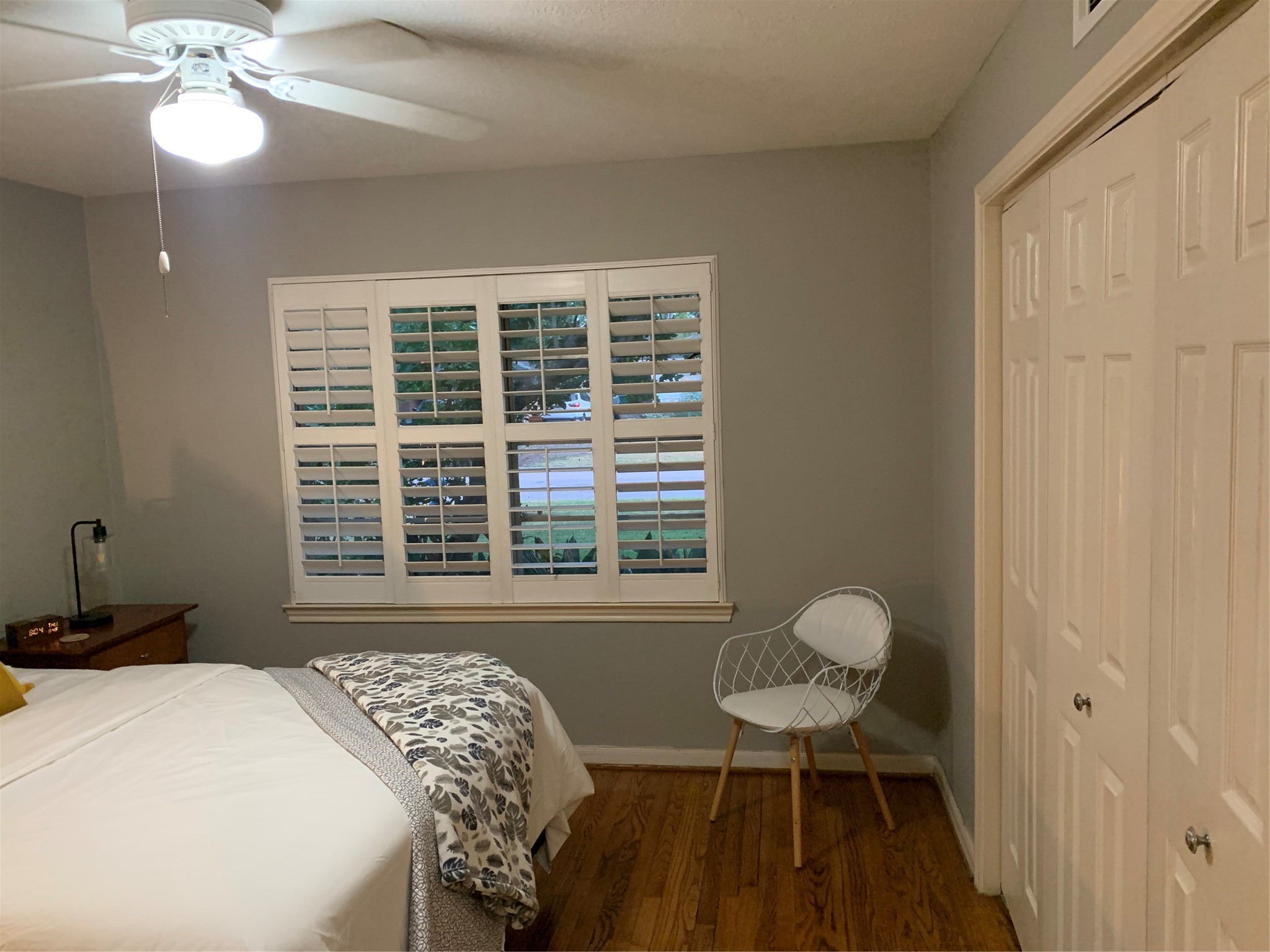 9626 Long Branch Lane Houston, TX 77055 - Photo 13 of 18 a bedroom with a bed and a window