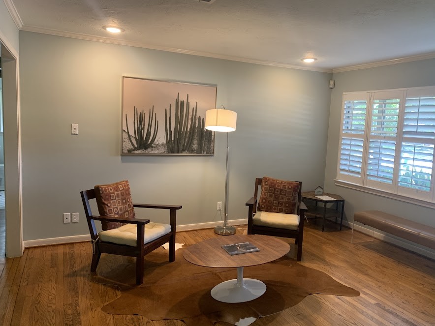 9626 Long Branch Lane Houston, TX 77055 - Photo 2 of 18 a bedroom with furniture and a window
