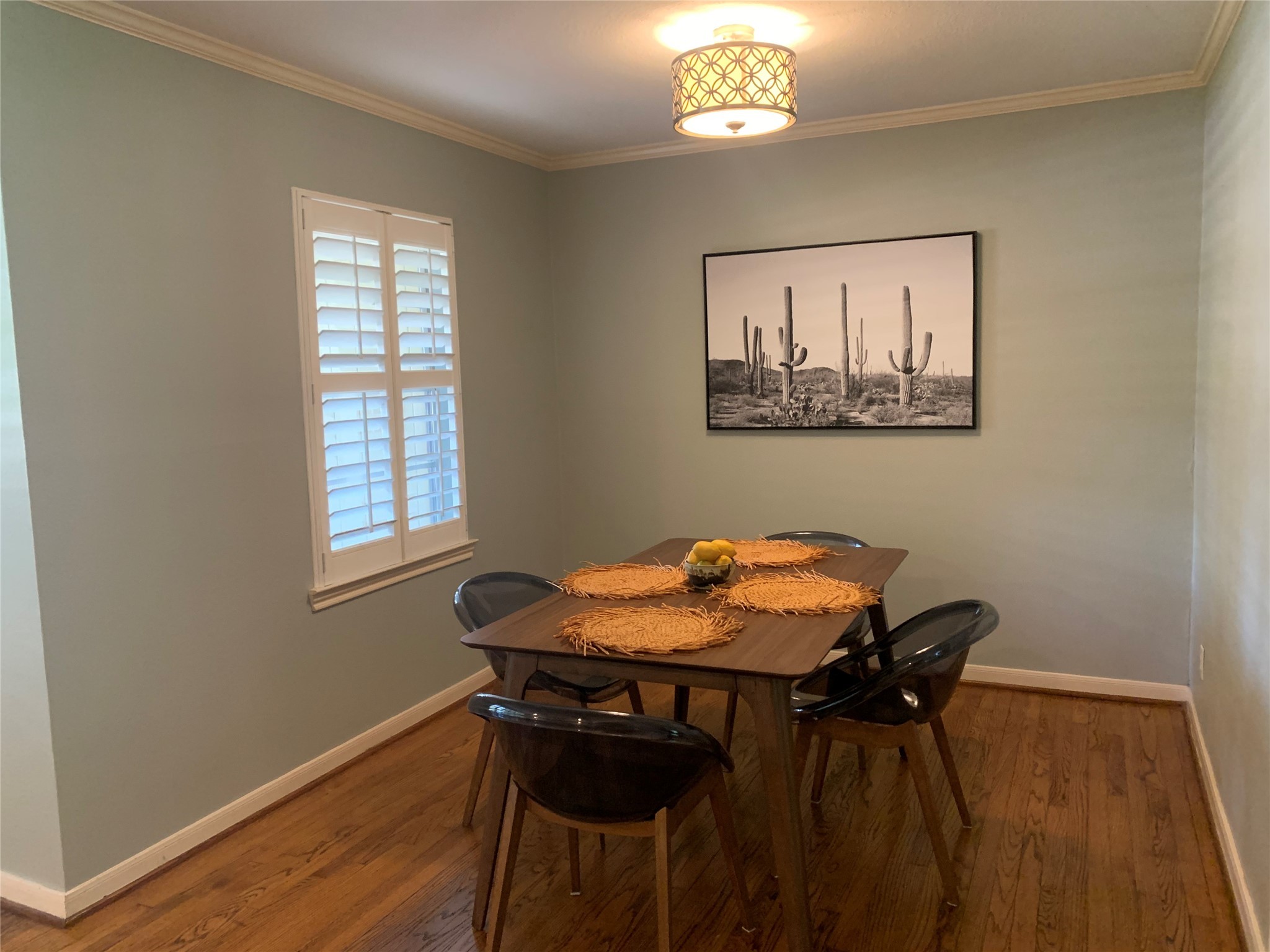 9626 Long Branch Lane Houston, TX 77055 - Photo 9 of 18 a dining room with furniture and window