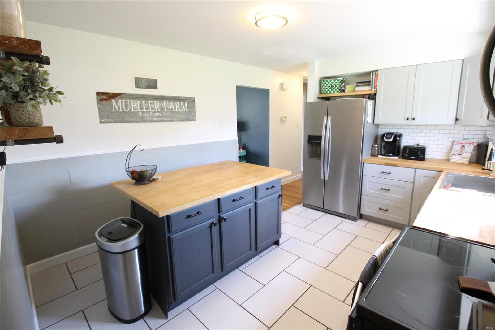 11037 Patsy Drive St. Louis, MO 63123 - Photo 6 of 22 Gallery Image 6