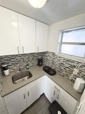 $1,350 | 1843 Dewey Street, Unit 101, Hollywood, FL 33020