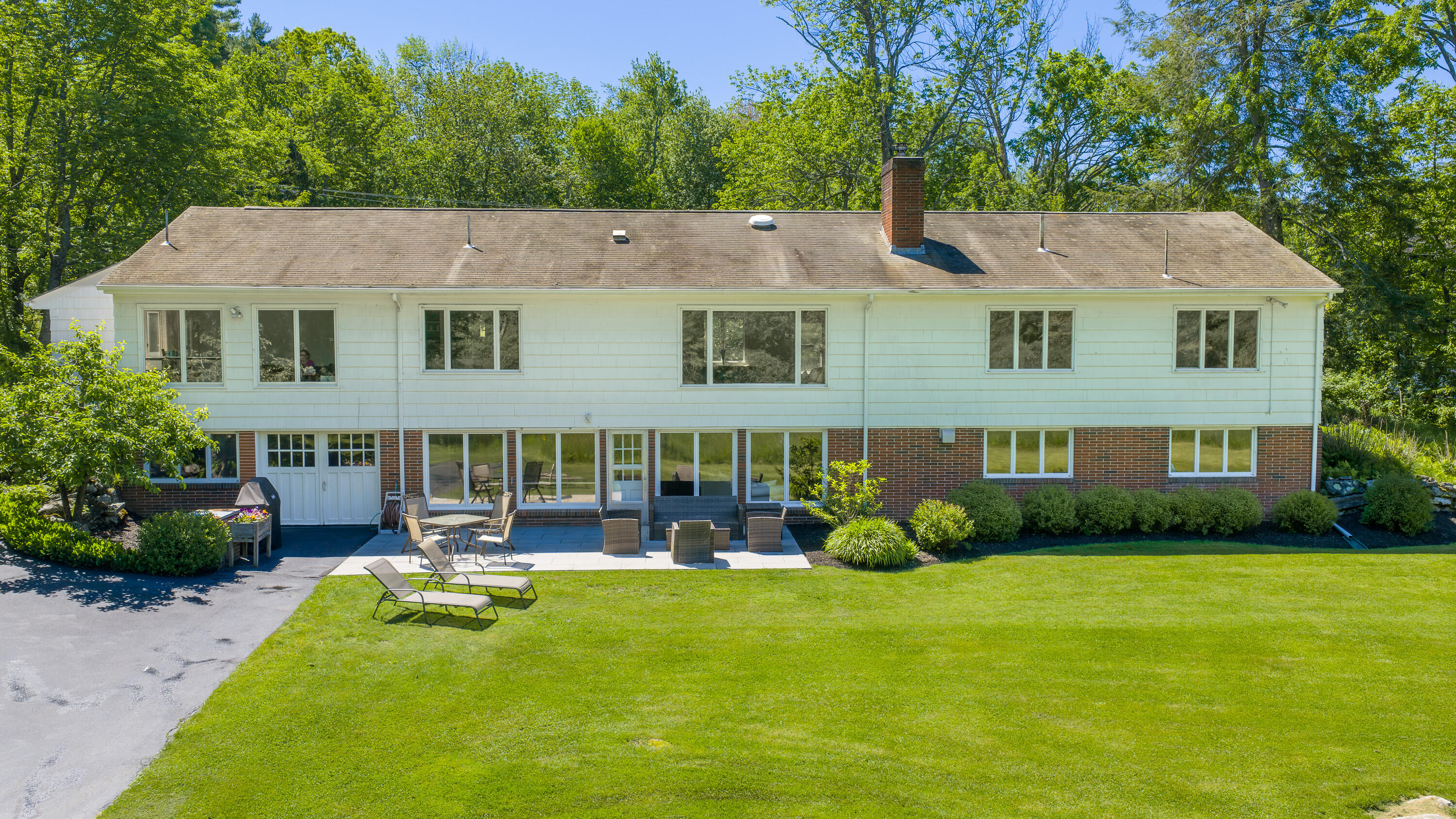 69 Falmouth Road Falmouth, ME 04105 - Photo 3 of 46 3