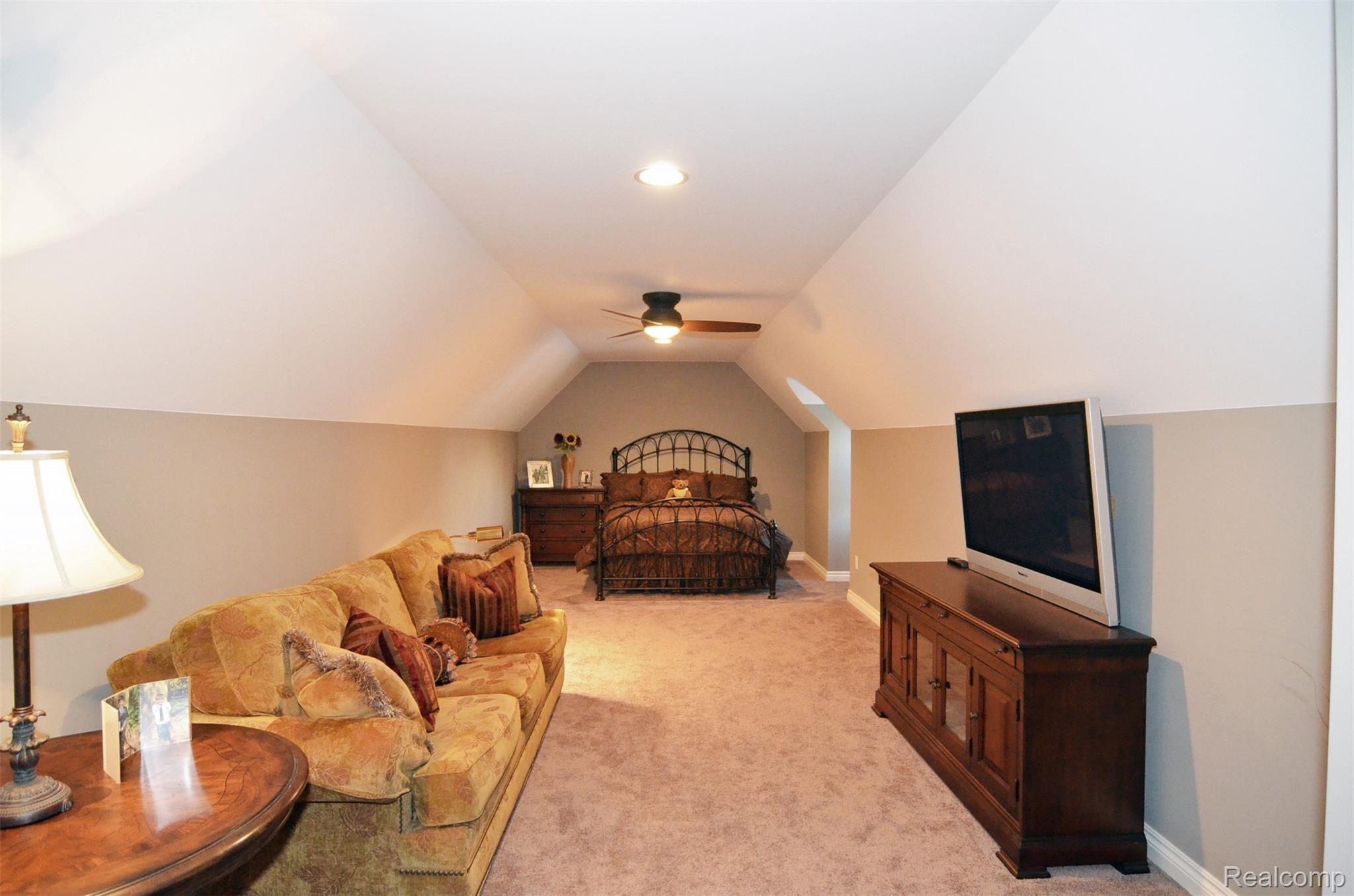 5200 Brecon Court Rochester, MI 48306 - Photo 20 of 29 Loft