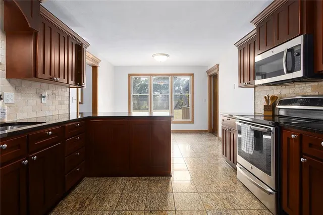 $700,000 | 22001 East 307th Street, Harrisonville, MO 64701