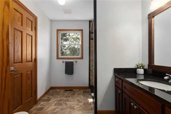 $700,000 | 22001 East 307th Street, Harrisonville, MO 64701