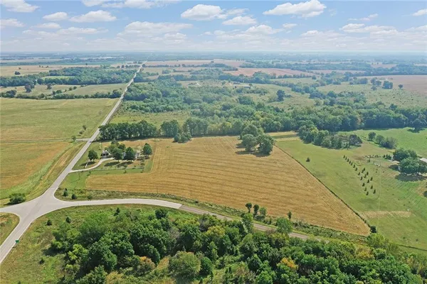 $700,000 | 22001 East 307th Street, Harrisonville, MO 64701